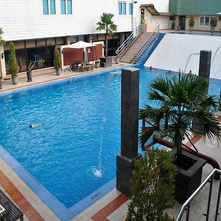 Bumi Senyiur Hotel Samarinda Exteriör bild