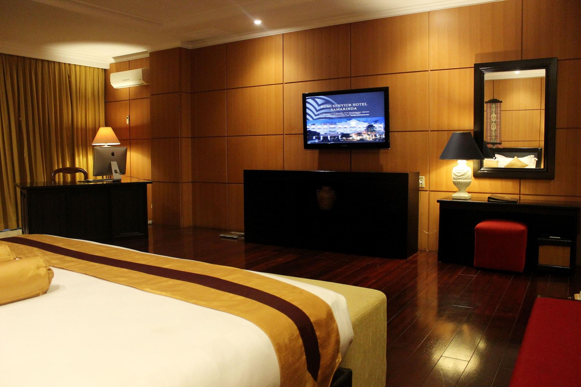 Bumi Senyiur Hotel Samarinda Exteriör bild