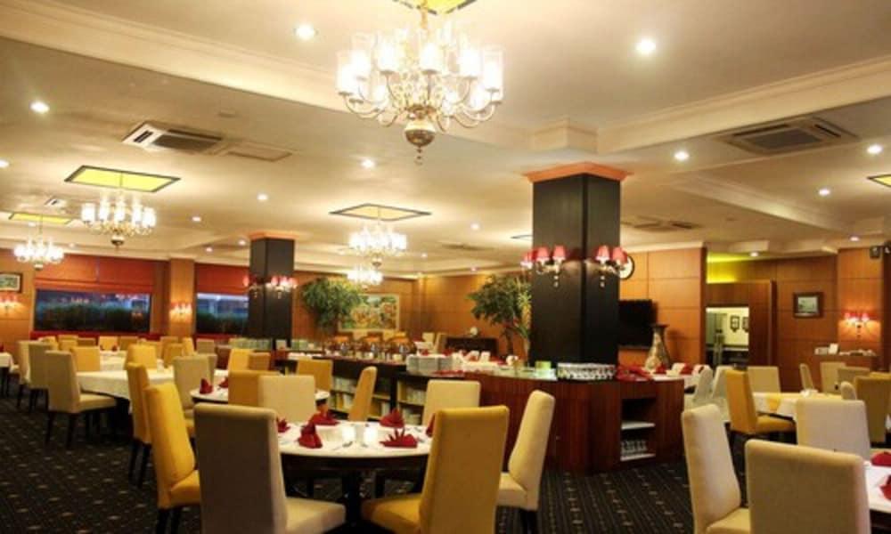 Bumi Senyiur Hotel Samarinda Exteriör bild